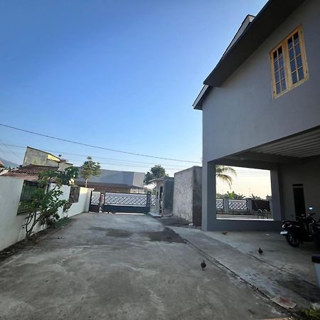 Villa Cassandra Cigombong Екстер'єр фото