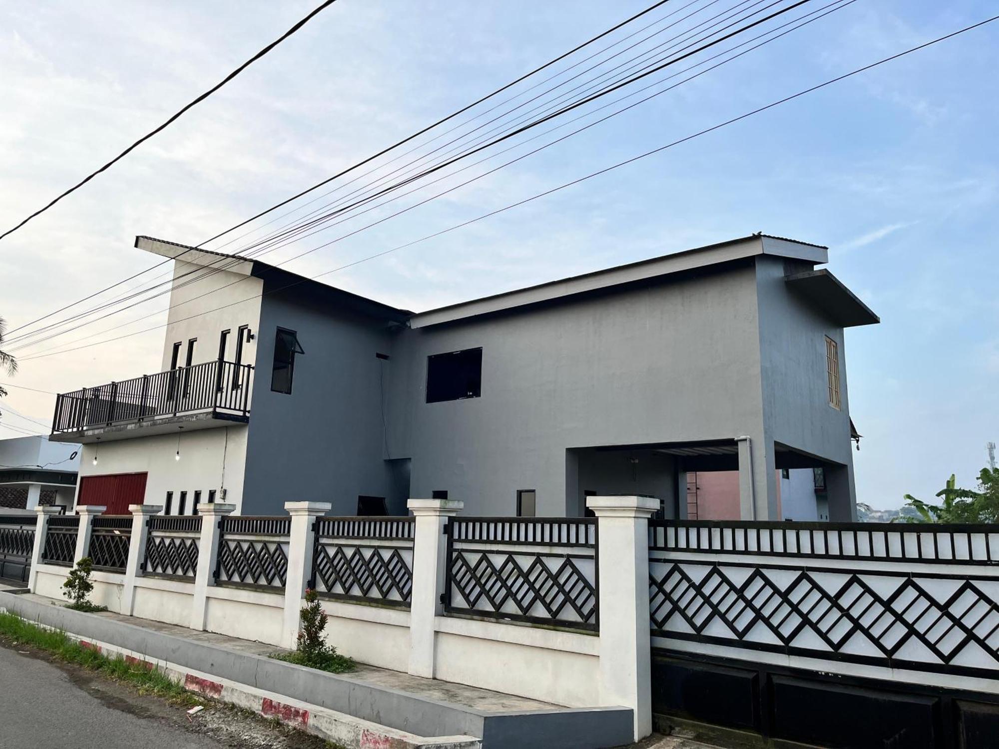 Villa Cassandra Cigombong Екстер'єр фото